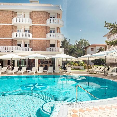 Hotel San Francisco Lignano Sabbiadoro Eksteriør billede