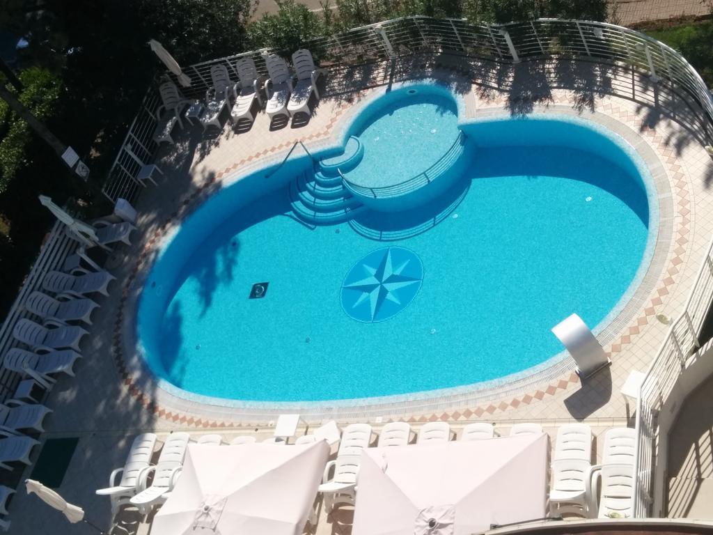 Hotel San Francisco Lignano Sabbiadoro Eksteriør billede