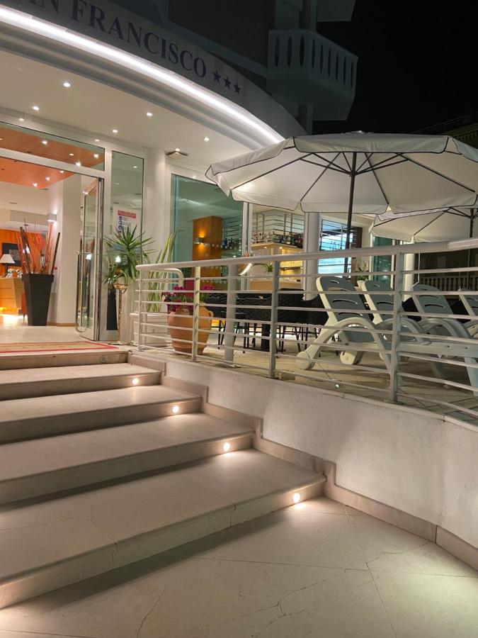 Hotel San Francisco Lignano Sabbiadoro Eksteriør billede