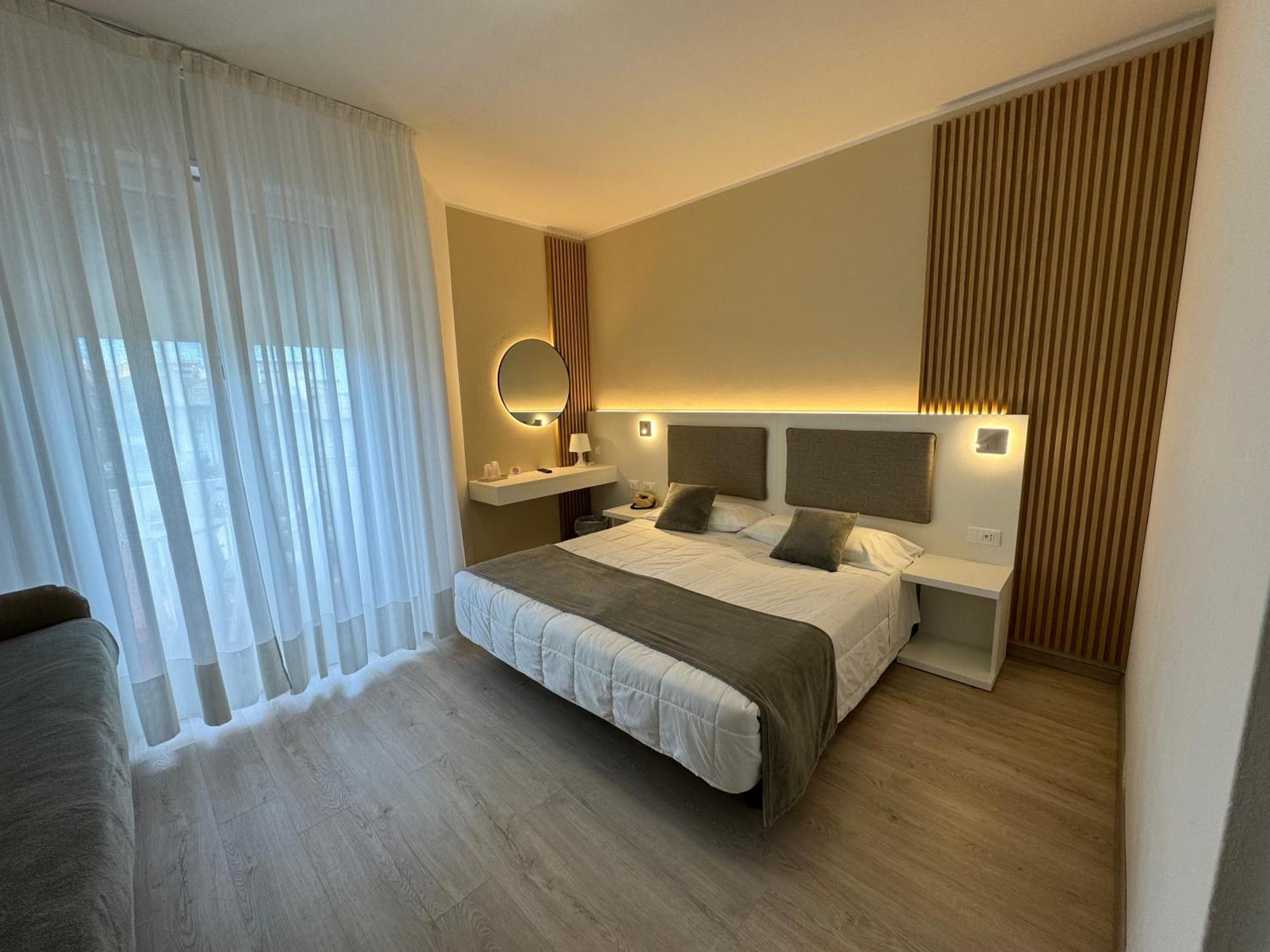 Hotel San Francisco Lignano Sabbiadoro Eksteriør billede