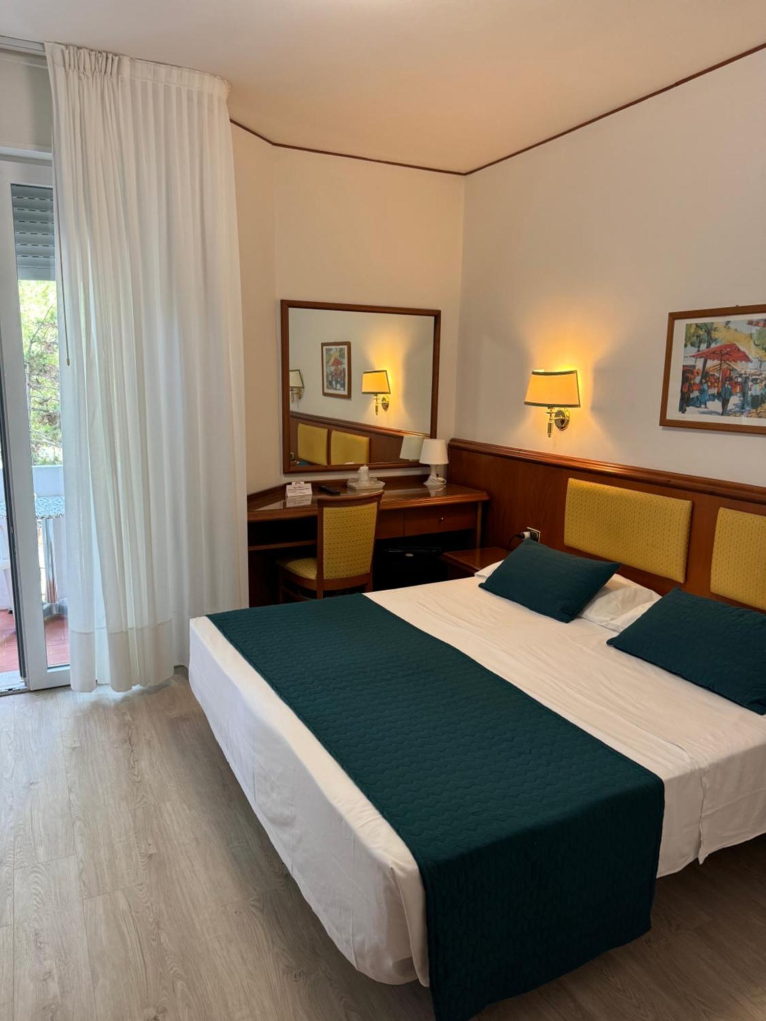 Hotel San Francisco Lignano Sabbiadoro Eksteriør billede