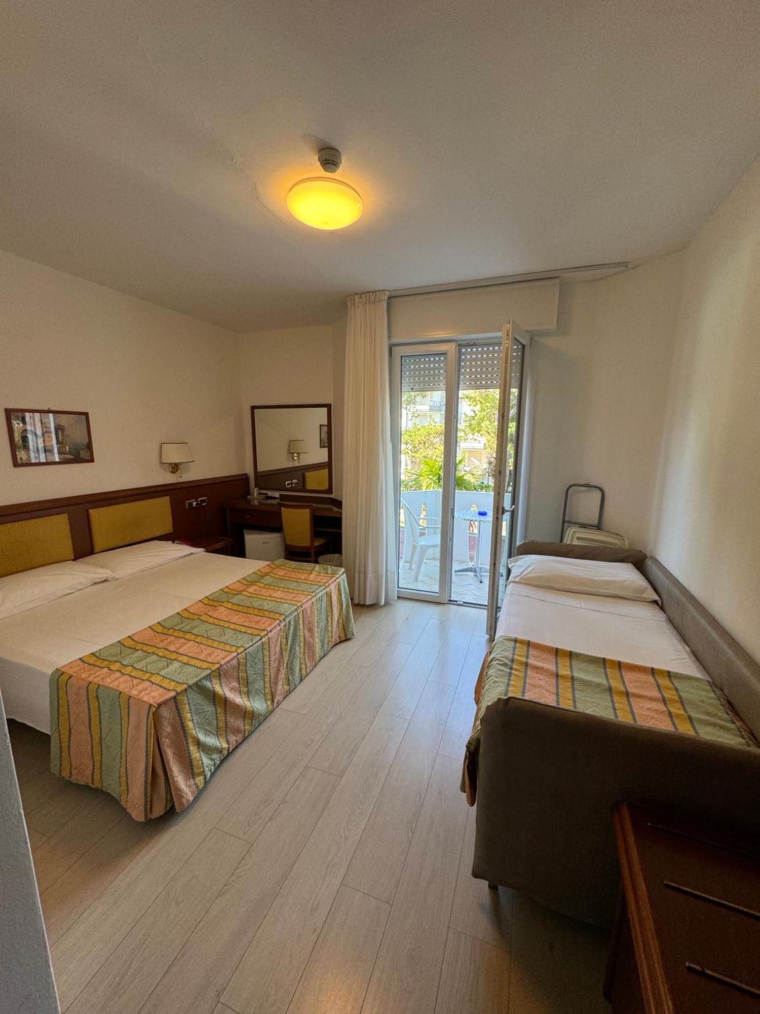 Hotel San Francisco Lignano Sabbiadoro Eksteriør billede