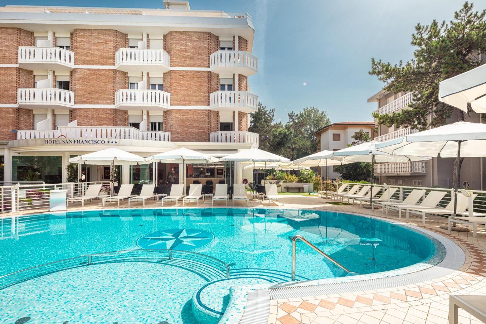 Hotel San Francisco Lignano Sabbiadoro Eksteriør billede